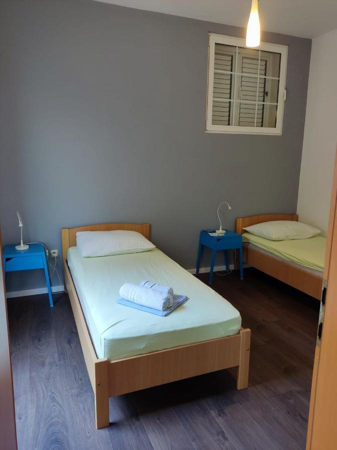 Holiday home With Free Parking By The
