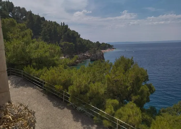 Holiday Home With Free Parking By The Beach