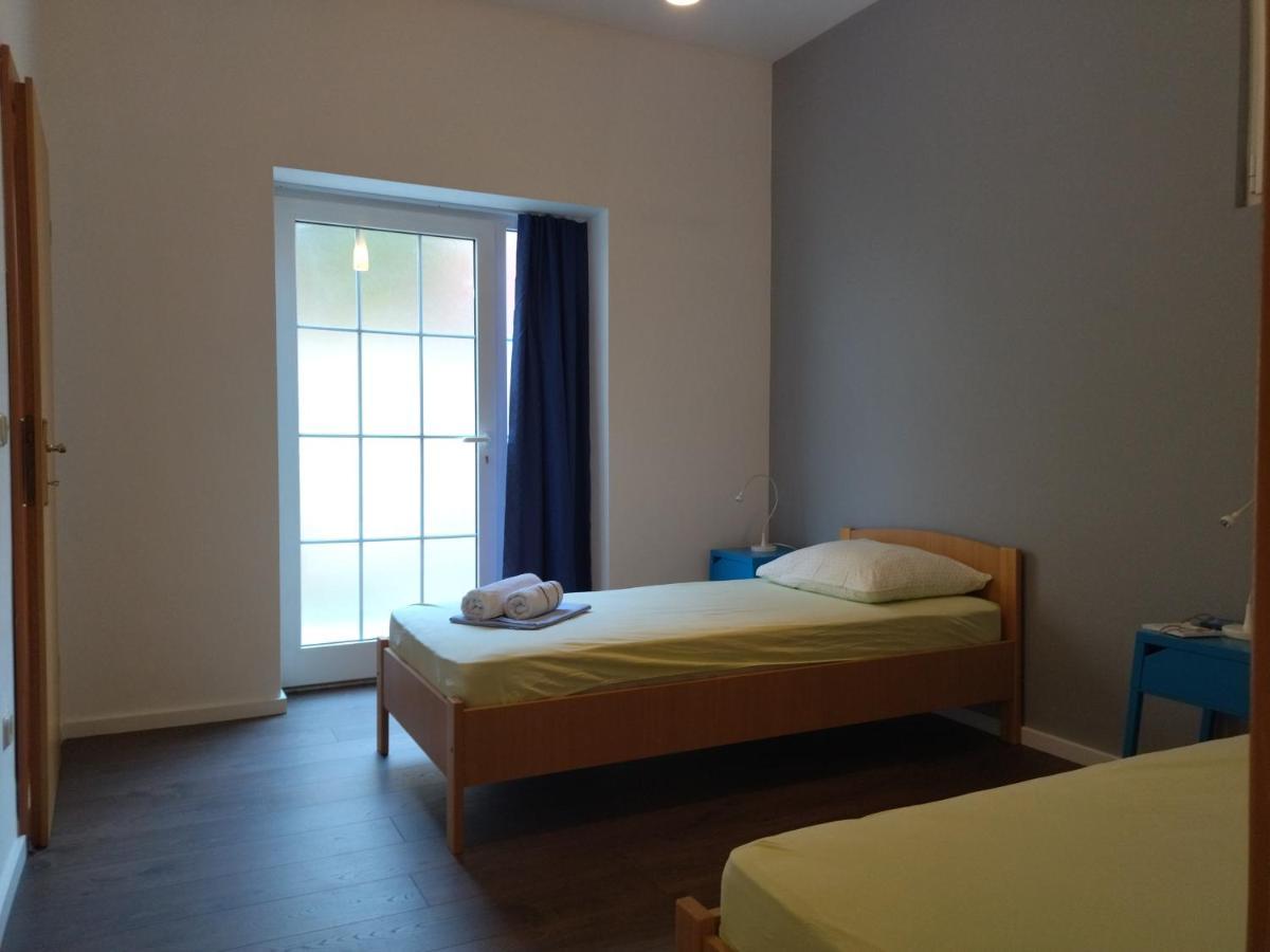 Nyaraló With Free Parking By The Brela